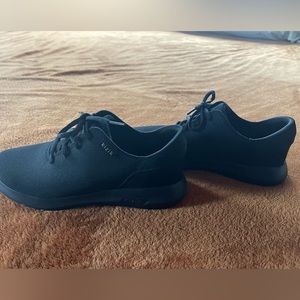 Kizik Madrid slip on sneaker